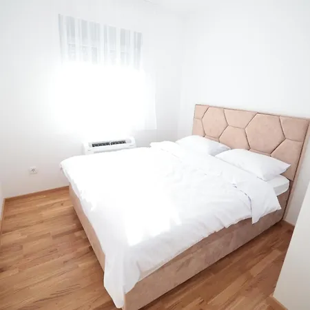 Dentalux 1 * بانيا لوكا