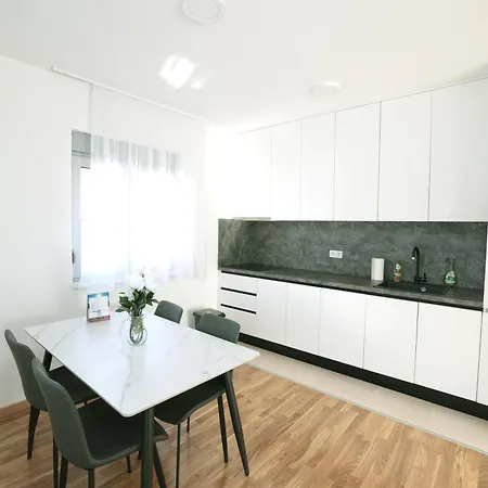 Dentalux 1 * بانيا لوكا