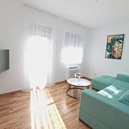 Dentalux 1 * بانيا لوكا