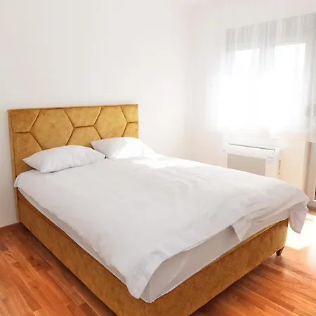 Dentalux 1 * بانيا لوكا